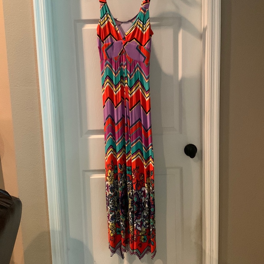Colorful long dress. V neck with zig zag bottom.